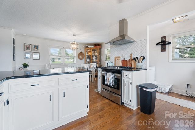 5000 Forest Ridge Drive, Hickory, NC 28602