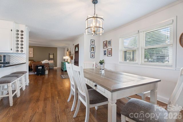 5000 Forest Ridge Drive, Hickory, NC 28602