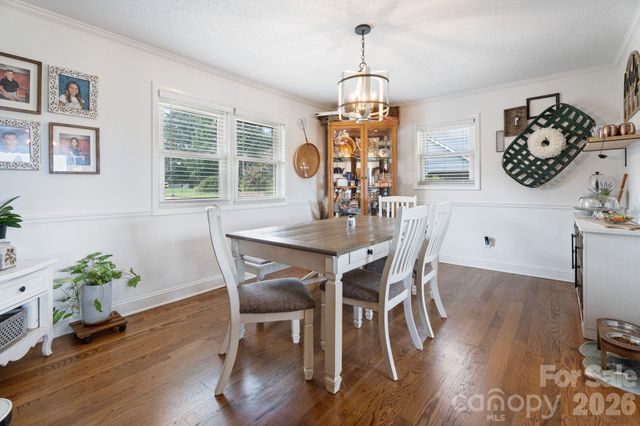 5000 Forest Ridge Drive, Hickory, NC 28602