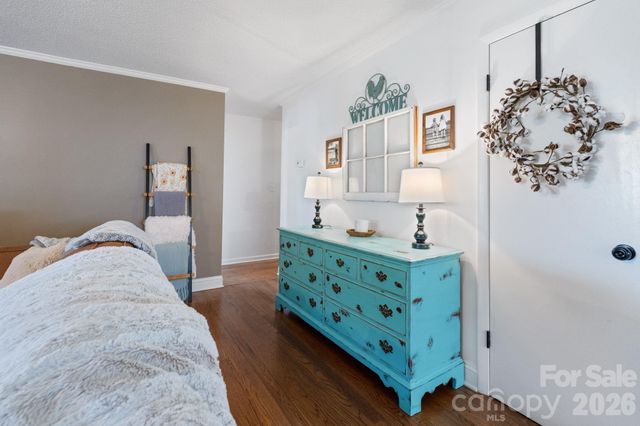 5000 Forest Ridge Drive, Hickory, NC 28602