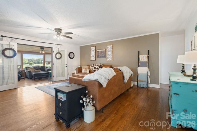 5000 Forest Ridge Drive, Hickory, NC 28602