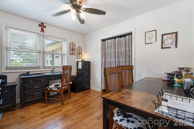 5000 Forest Ridge Drive, Hickory, NC 28602
