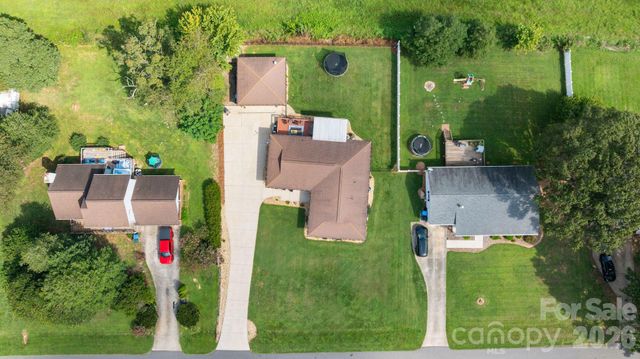5000 Forest Ridge Drive, Hickory, NC 28602
