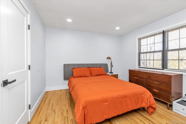 4 Finch Place Upper, Huntington, NY 11743