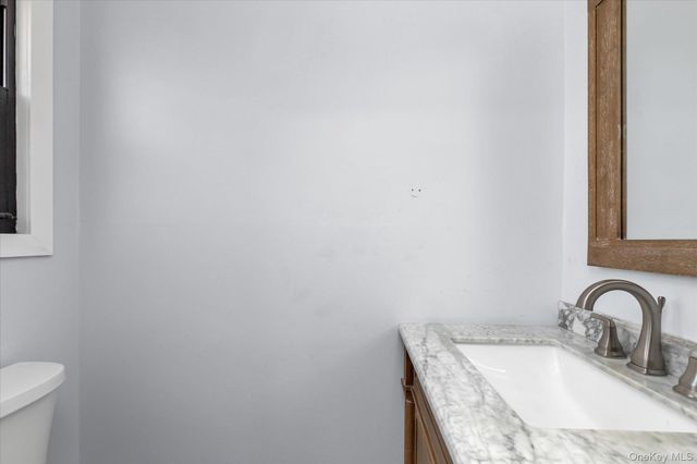 4 Finch Place Upper, Huntington, NY 11743