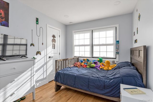 4 Finch Place Upper, Huntington, NY 11743