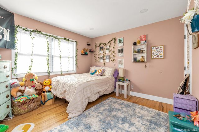 4 Finch Place Upper, Huntington, NY 11743