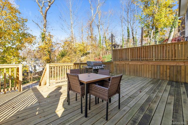 4 Finch Place Upper, Huntington, NY 11743