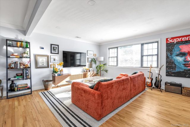 4 Finch Place Upper, Huntington, NY 11743