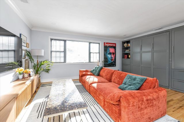 4 Finch Place Upper, Huntington, NY 11743