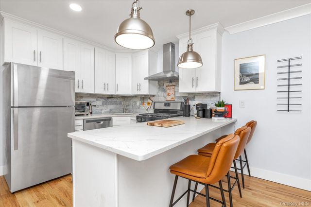 4 Finch Place Upper, Huntington, NY 11743