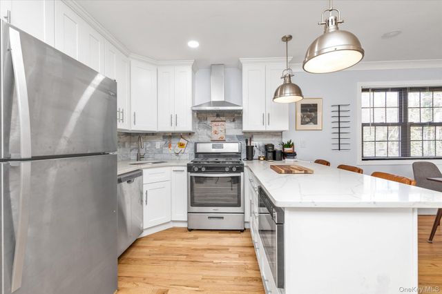 4 Finch Place Upper, Huntington, NY 11743