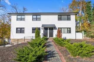 4 Finch Place Upper, Huntington, NY 11743