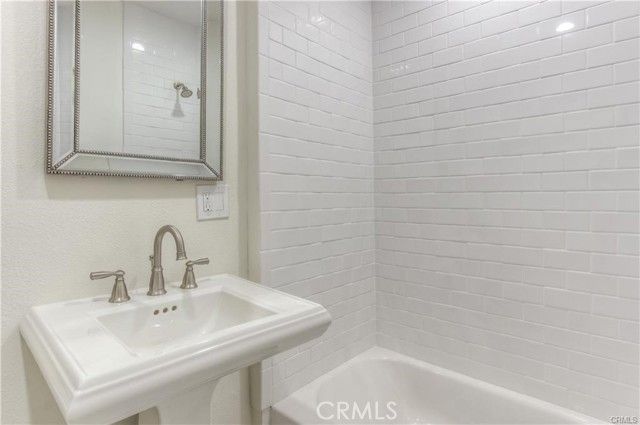 1925 N Screenland, Burbank, CA 91505