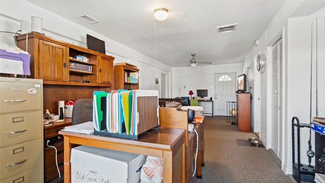 1097 Redfish Street, Bayou Vista, TX 77563