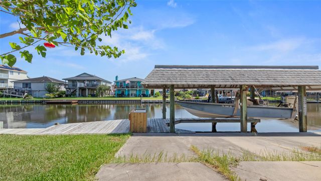 1097 Redfish Street, Bayou Vista, TX 77563