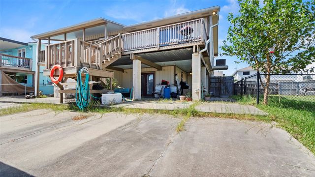1097 Redfish Street, Bayou Vista, TX 77563