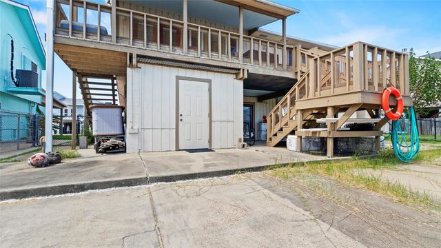 1097 Redfish Street, Bayou Vista, TX 77563
