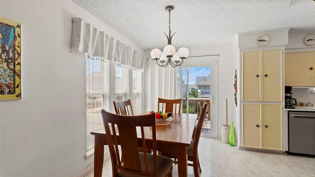1097 Redfish Street, Bayou Vista, TX 77563