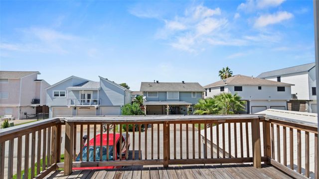 1097 Redfish Street, Bayou Vista, TX 77563