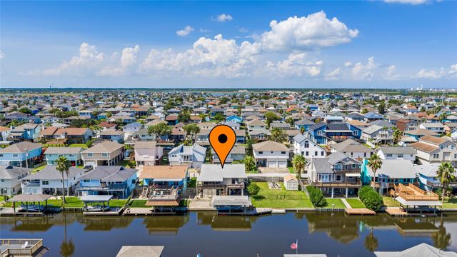 1097 Redfish Street, Bayou Vista, TX 77563