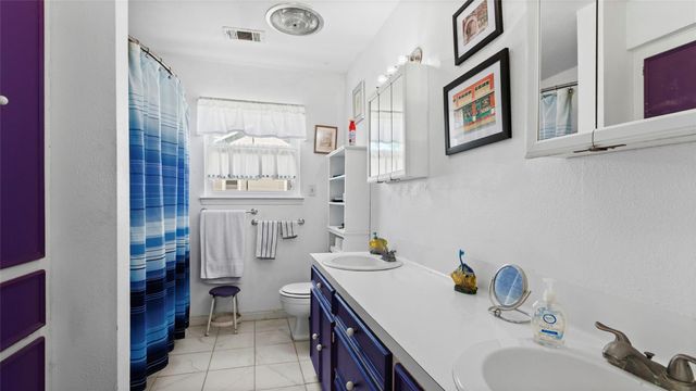 1097 Redfish Street, Bayou Vista, TX 77563