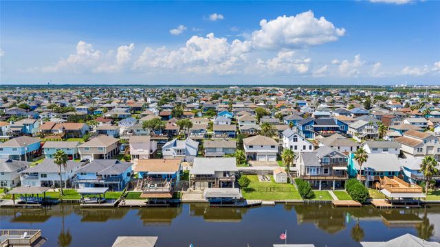 1097 Redfish Street, Bayou Vista, TX 77563