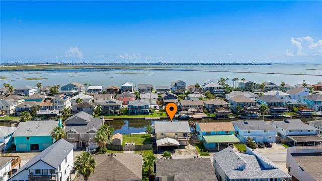 1097 Redfish Street, Bayou Vista, TX 77563