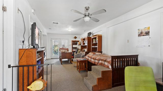 1097 Redfish Street, Bayou Vista, TX 77563