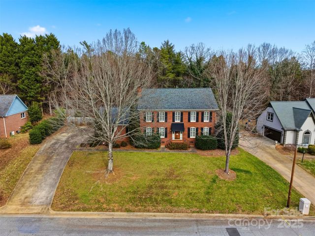 147 35th Avenue NE, Hickory, NC 28601