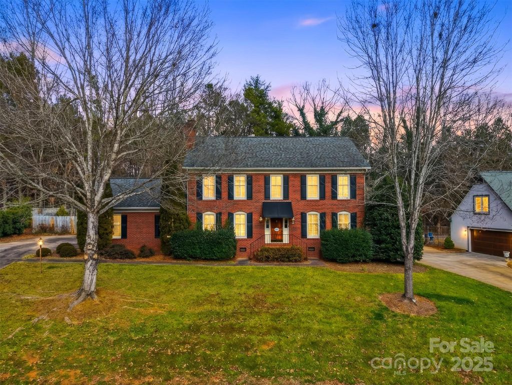 147 35th Avenue NE, Hickory, NC 28601