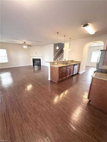 4123C Everett ST, Chesapeake, VA 23324