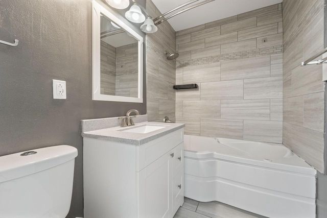 1651 W Edgerton AVENUE #B, Milwaukee, WI 53211