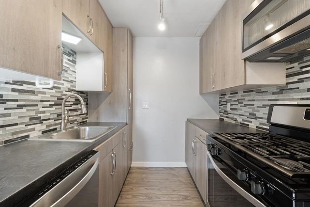 1651 W Edgerton AVENUE #B, Milwaukee, WI 53211