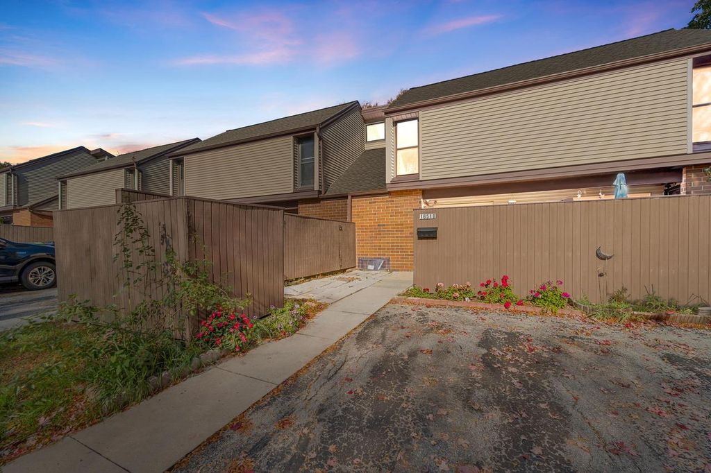 1651 W Edgerton AVENUE #B, Milwaukee, WI 53211