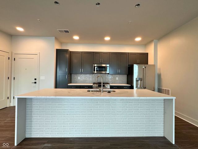 925 Veterans Way 304, Carmel, IN 46032