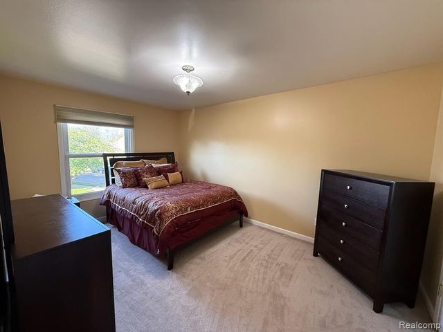 2761 Fox Hollow Court, Lake Orion, MI 48360