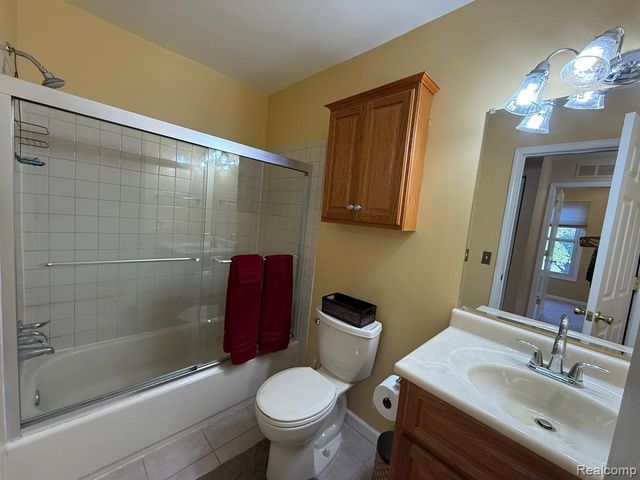 2761 Fox Hollow Court, Lake Orion, MI 48360