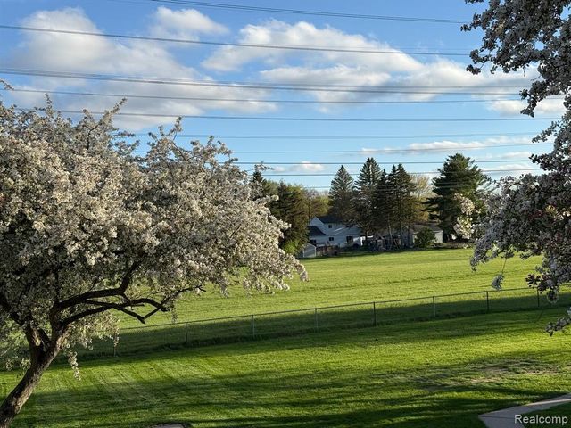 2761 Fox Hollow Court, Lake Orion, MI 48360