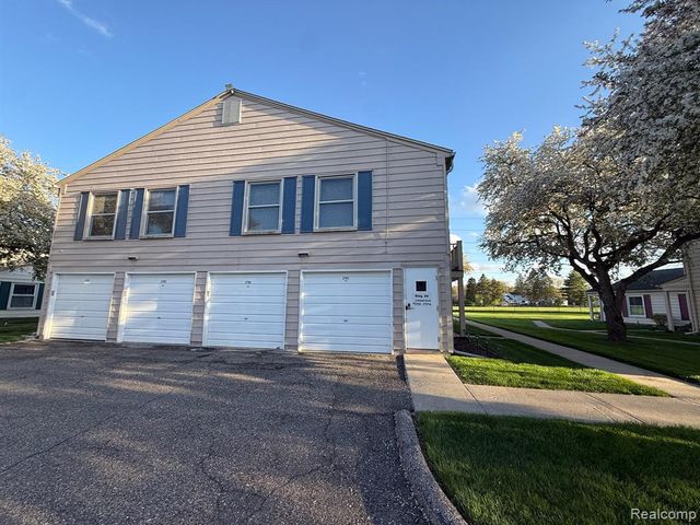 2761 Fox Hollow Court, Lake Orion, MI 48360