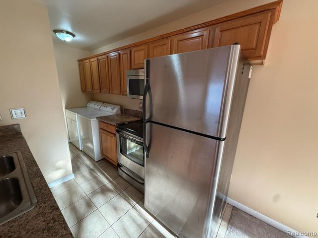 2761 Fox Hollow Court, Lake Orion, MI 48360