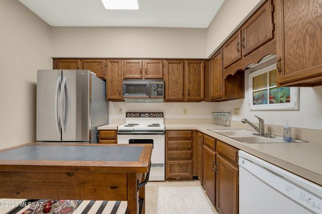 952 W Camino Asturias, Green Valley, AZ 85622