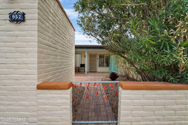 952 W Camino Asturias, Green Valley, AZ 85622