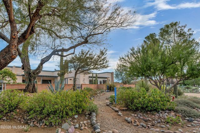 952 W Camino Asturias, Green Valley, AZ 85622