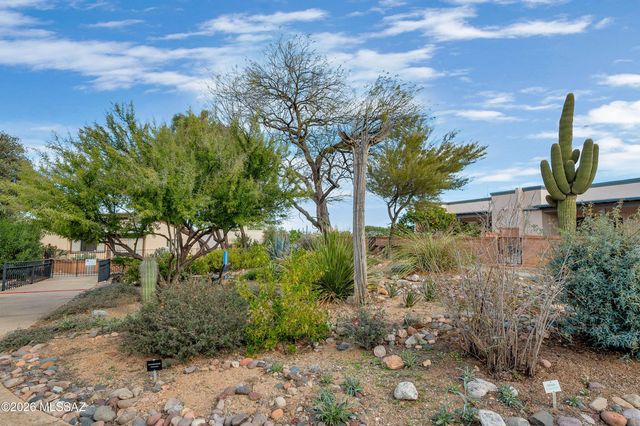 952 W Camino Asturias, Green Valley, AZ 85622