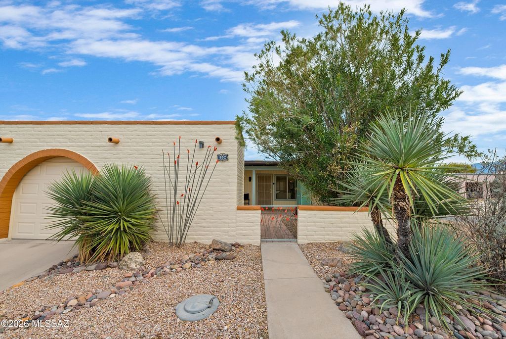 952 W Camino Asturias, Green Valley, AZ 85622