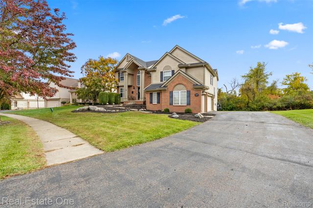 43275 Pond Bluff Drive, Belleville, MI 48111