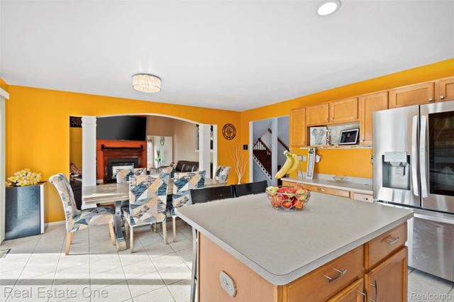 43275 Pond Bluff Drive, Belleville, MI 48111