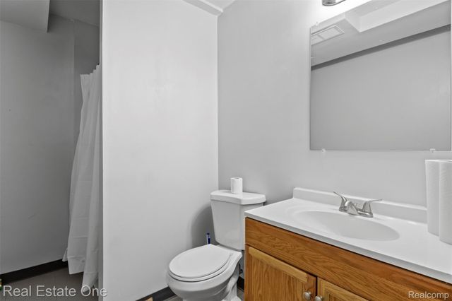 43275 Pond Bluff Drive, Belleville, MI 48111