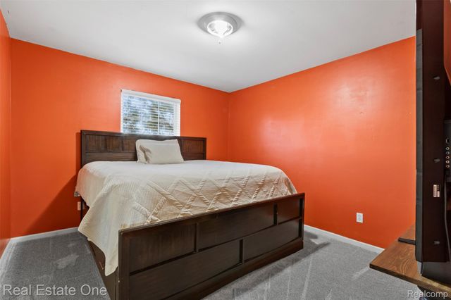 43275 Pond Bluff Drive, Belleville, MI 48111